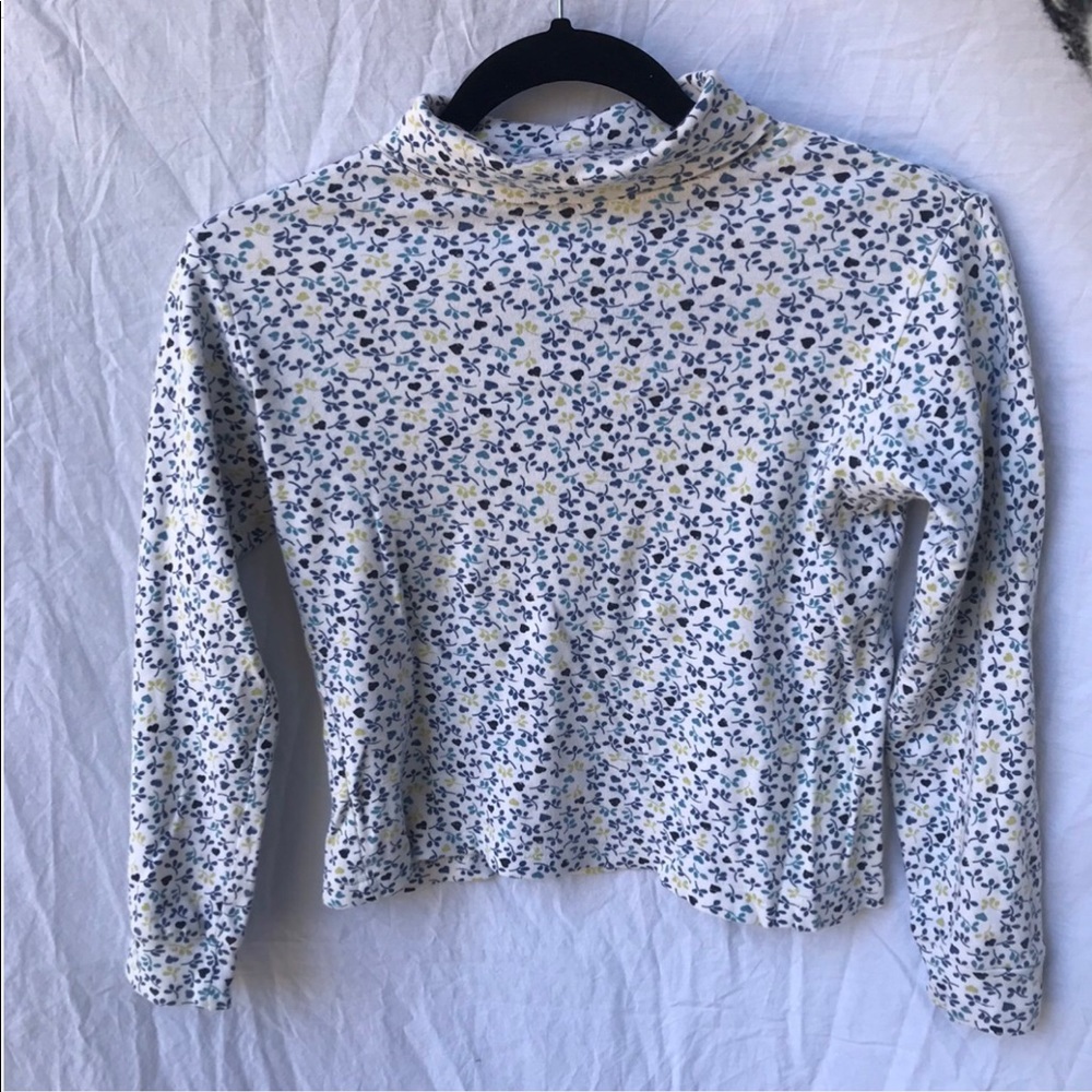 Adorable Floral Turtleneck!